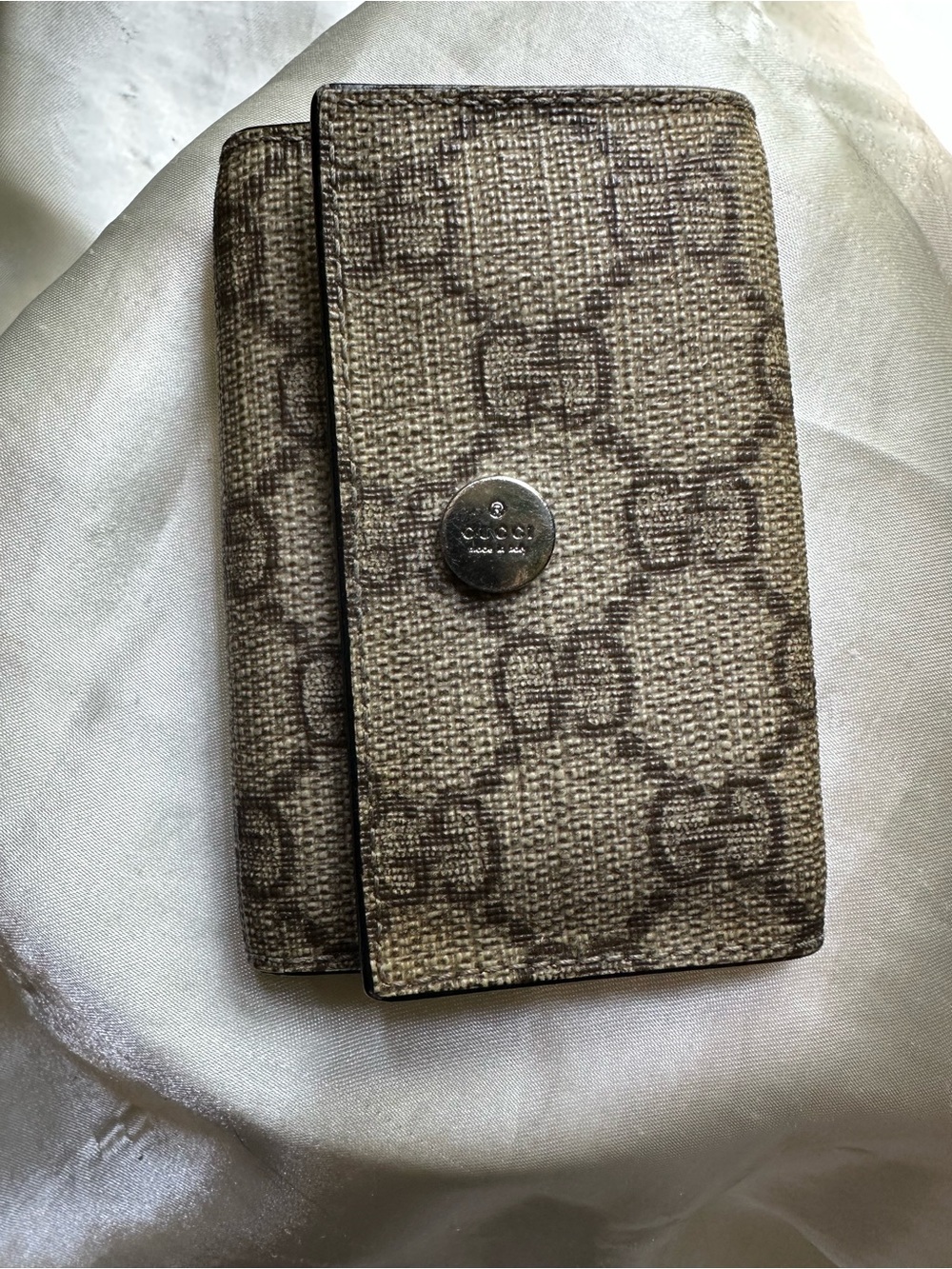 Gucci Signature GG Coated Canvas Key Case in Beige and Brown